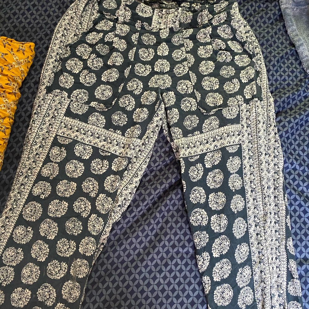 Jessica Simpson Navy and White Patterned Fabric